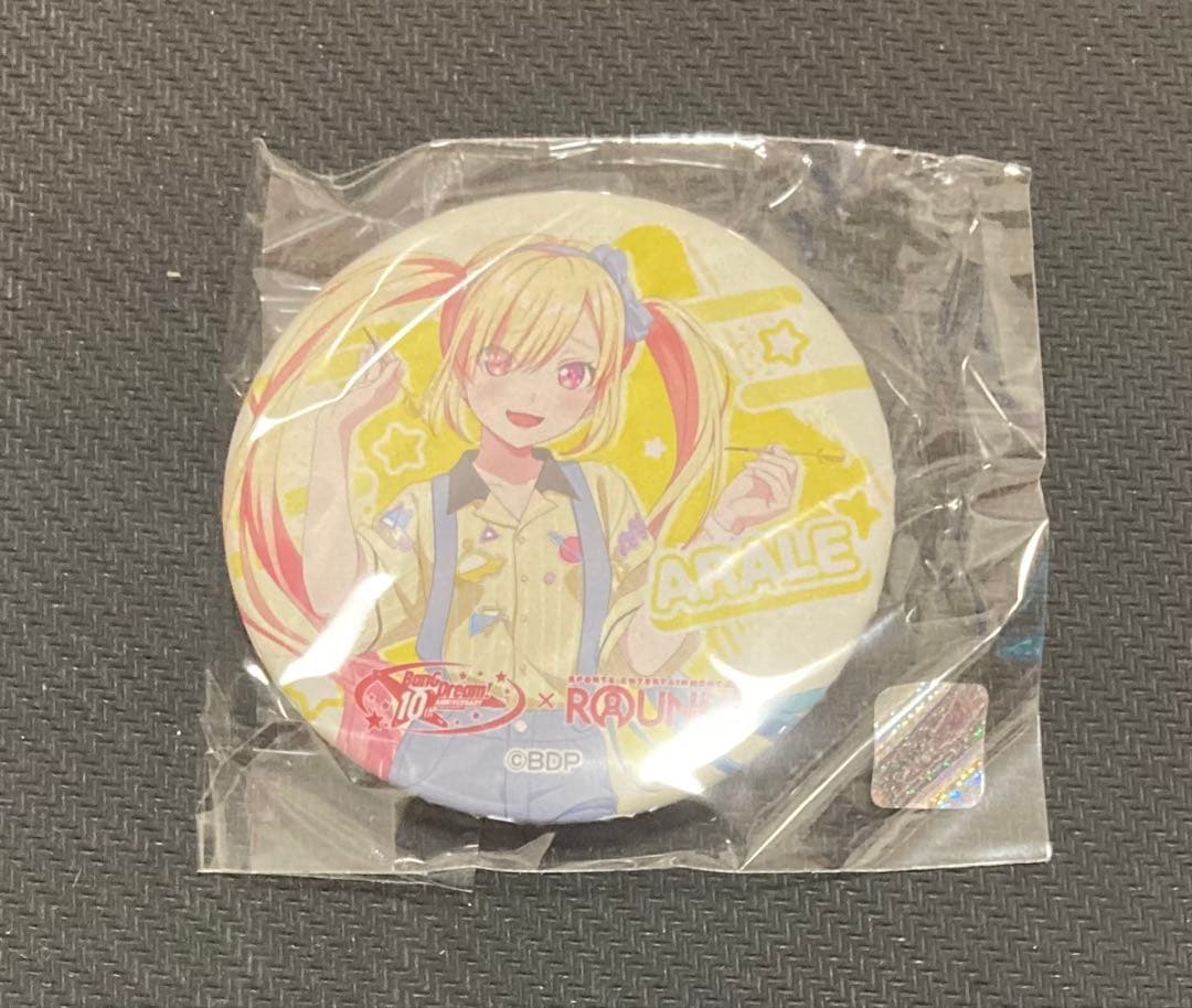 バンドリ ラウンドワン 無限大みゅーたいぷ 仲町あられ 缶バッジ