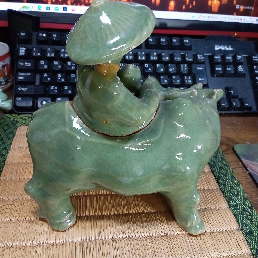 三田青磁　香炉　牛と老人