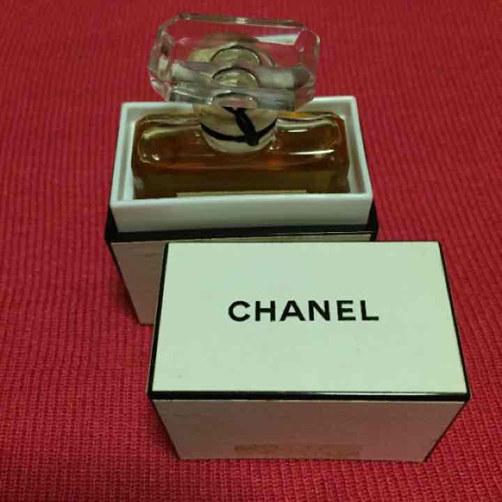 CHANEL N°19  PARFUM      廃盤、限定品
