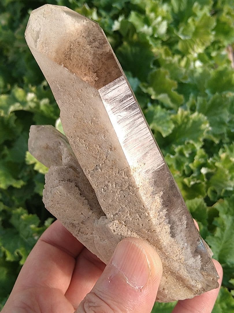 ガーデンクォーツ　原石　Ｖ型ポイント　クラスター　台座付き　水晶