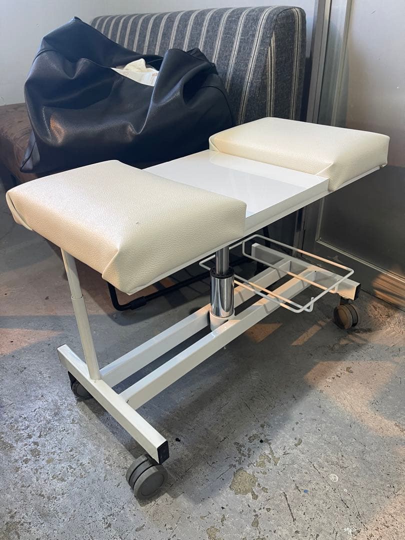 昇降タイプ　フットネイルステージ！