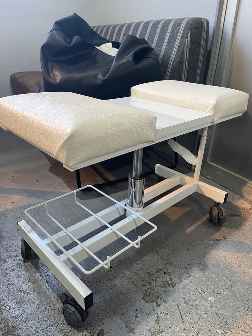 昇降タイプ　フットネイルステージ！