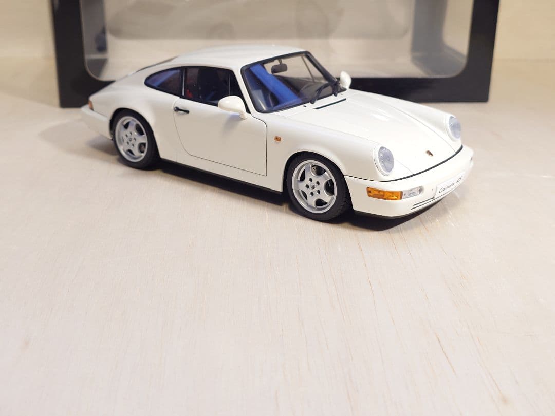 ポルシェ 911 カレラ ホワイト 1/18 オートアート 一部欠けあり