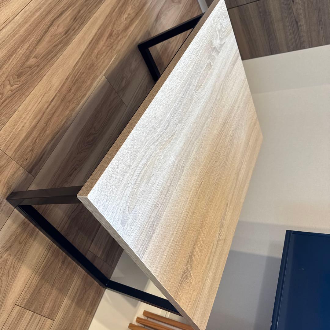 木目調シンプルモダンテーブル