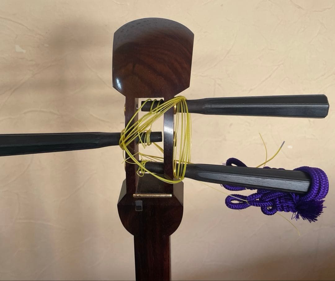 両面新皮張りたて！民謡三味線 ケース付 紫檀 中棹 お稽古に