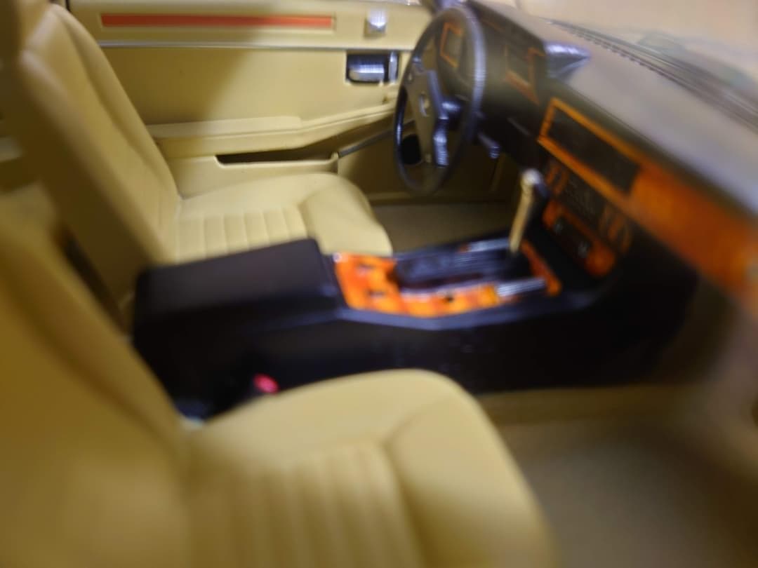 1/18 ジャガーXJ-S 5.3H.E. クーペ 1982 グリーンメタリック