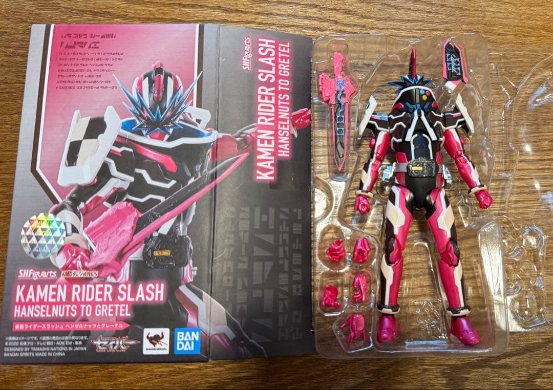 S.H.Figuarts 仮面ライダースラッシュ＋バスター