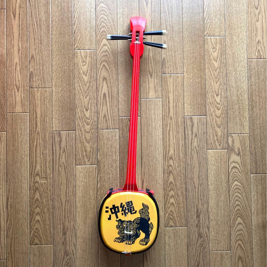 シーサー柄三線（戻らないカラクイ付き）の通販はau PAY マーケット