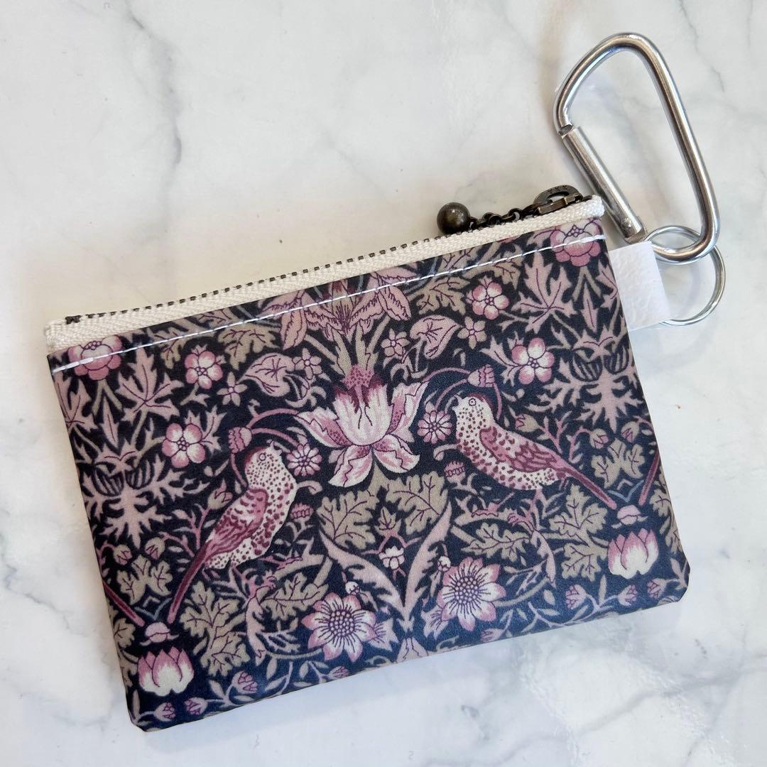 リバティ　ストロベリーシーフ　ピンク　いちご泥棒 カラビナポーチ　カードケース