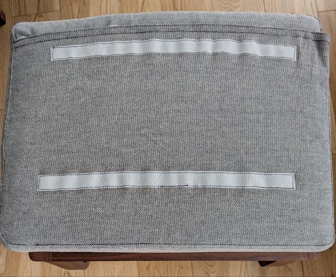 無印良品 リビングでもダイニングでもつかえる オットマン ライトグレー ×１脚①