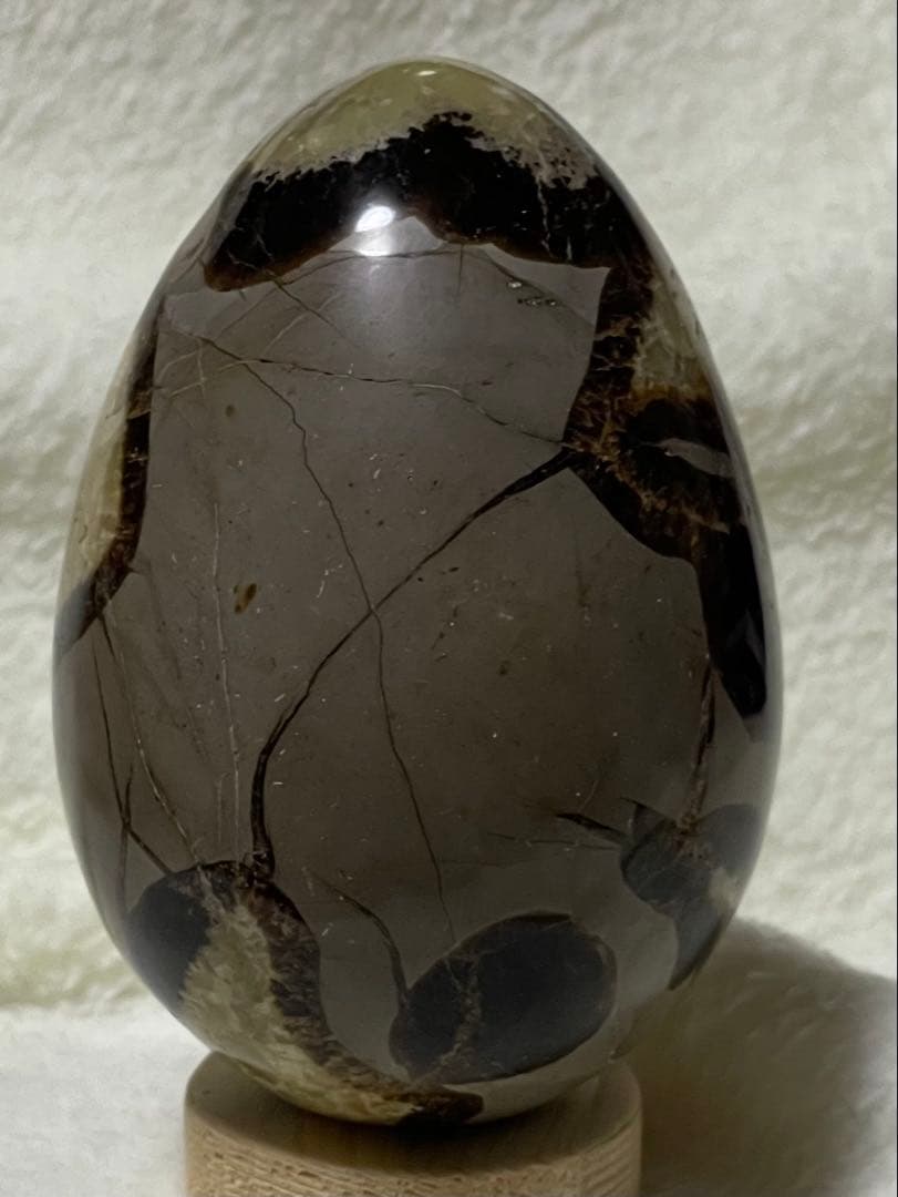 セプタリアン たまご形　存在感抜群の1kg台座付き