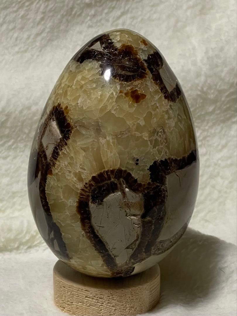 セプタリアン たまご形　存在感抜群の1kg台座付き