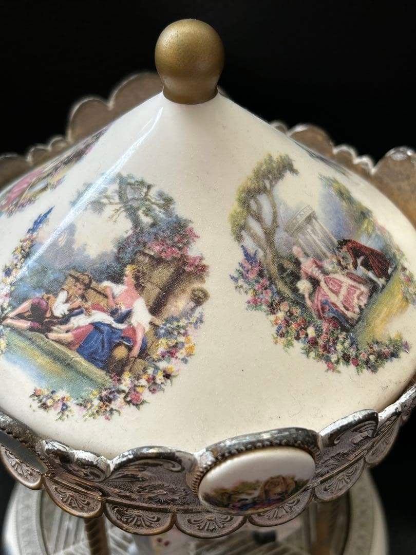 アンティーク　美しいメリーゴーランド オルゴール 陶器製