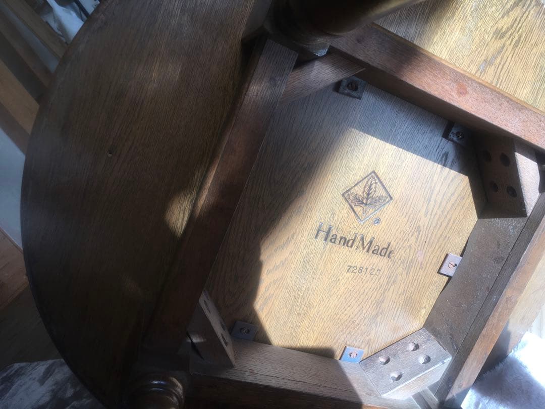 コロニアル丸テーブル　横浜クラシック家具　ノックオンウッド　Hand Made