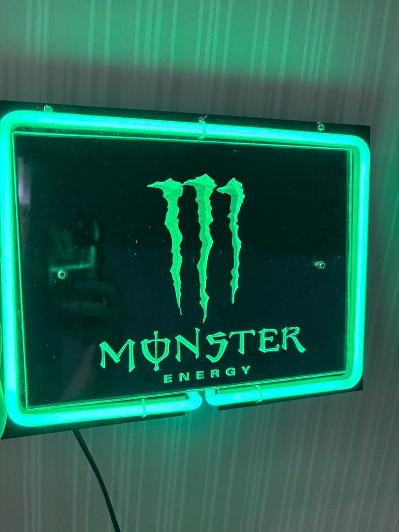 モンスターエナジー　ネオン看板