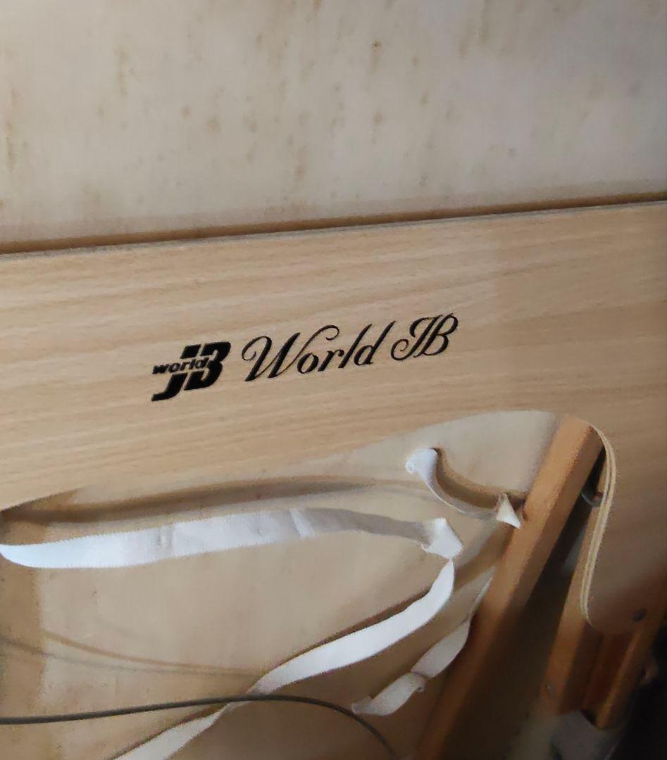 軽量　持ち運び用取っ手付き　折りたたみマッサージベッド ホワイト