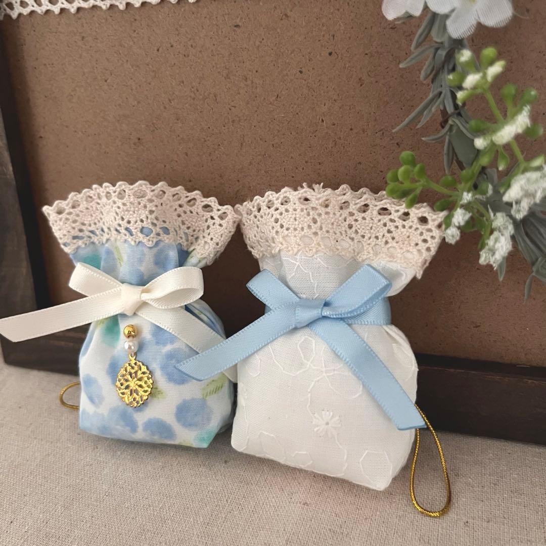 2410-23 ミニストラップサシェ 香り袋 2個組 ミモザ柄＊刺繍レース 水色