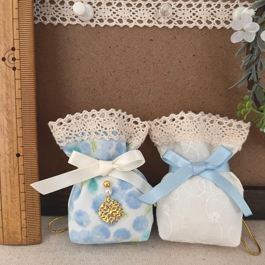 2410-23 ミニストラップサシェ 香り袋 2個組 ミモザ柄＊刺繍レース 水色
