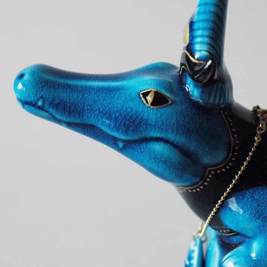 新品　幸兵衛窯 青釉オーナメント セベク 古代エジプトの神 　ペンダント付き