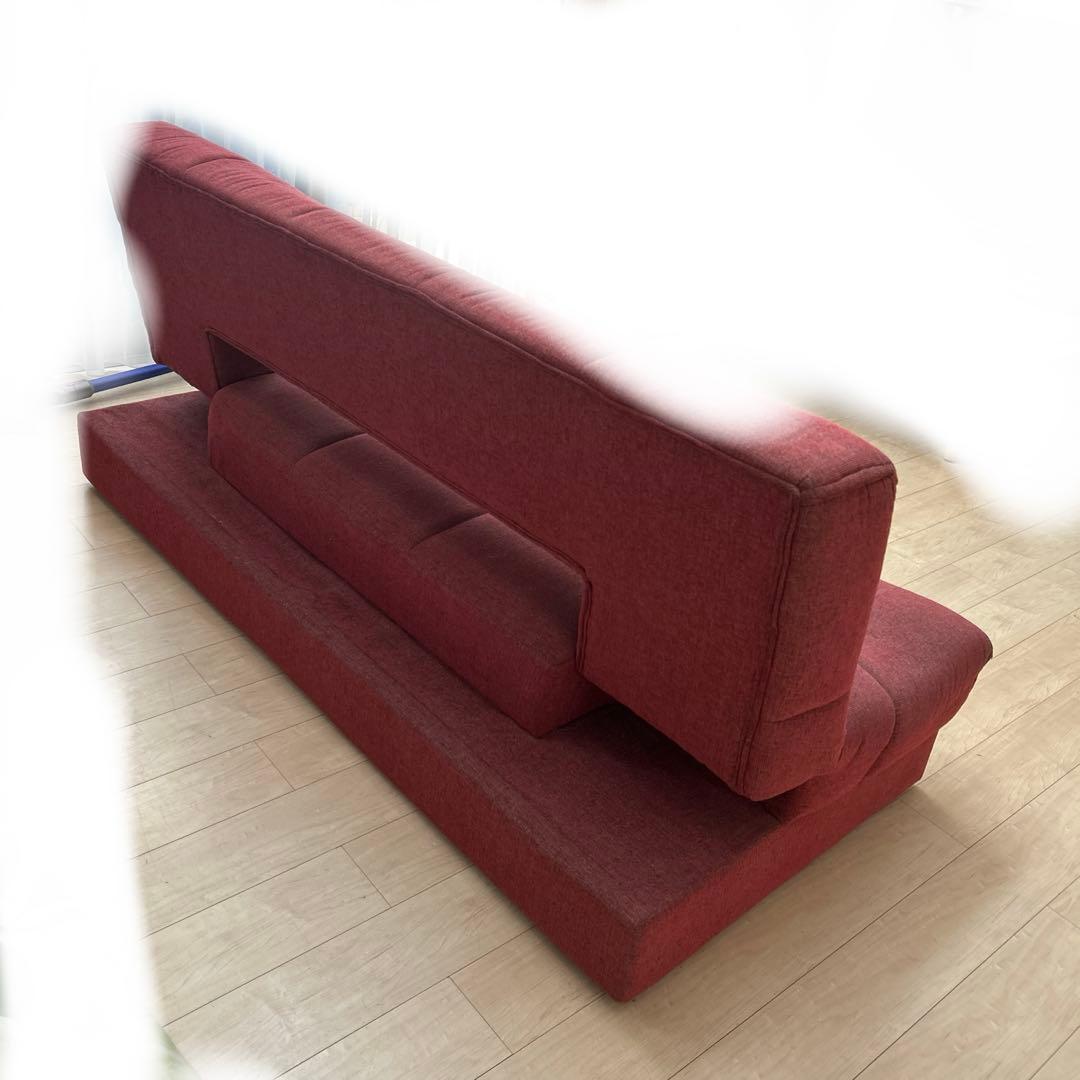 赤い3人掛けソファ　ソファーベッド　リクライニング　レッド