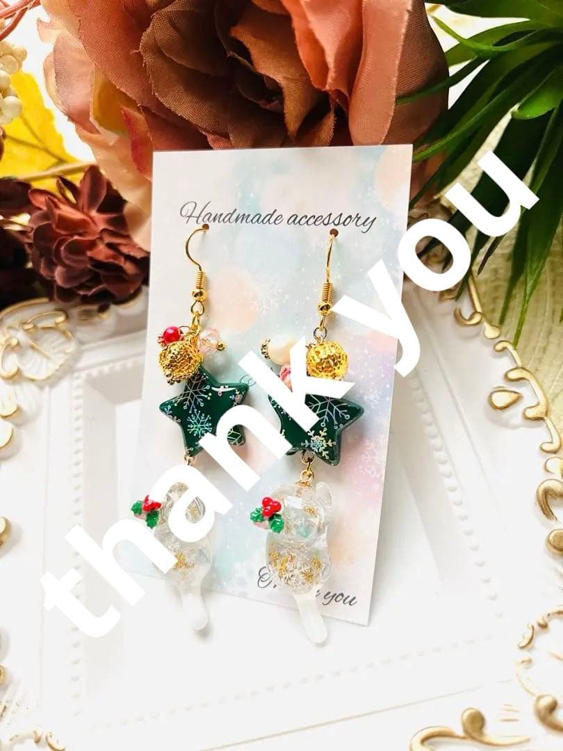 NO.196 ピアス　イヤリング　チャーム　じゃれ猫　クリスマスオリジナルビーズ