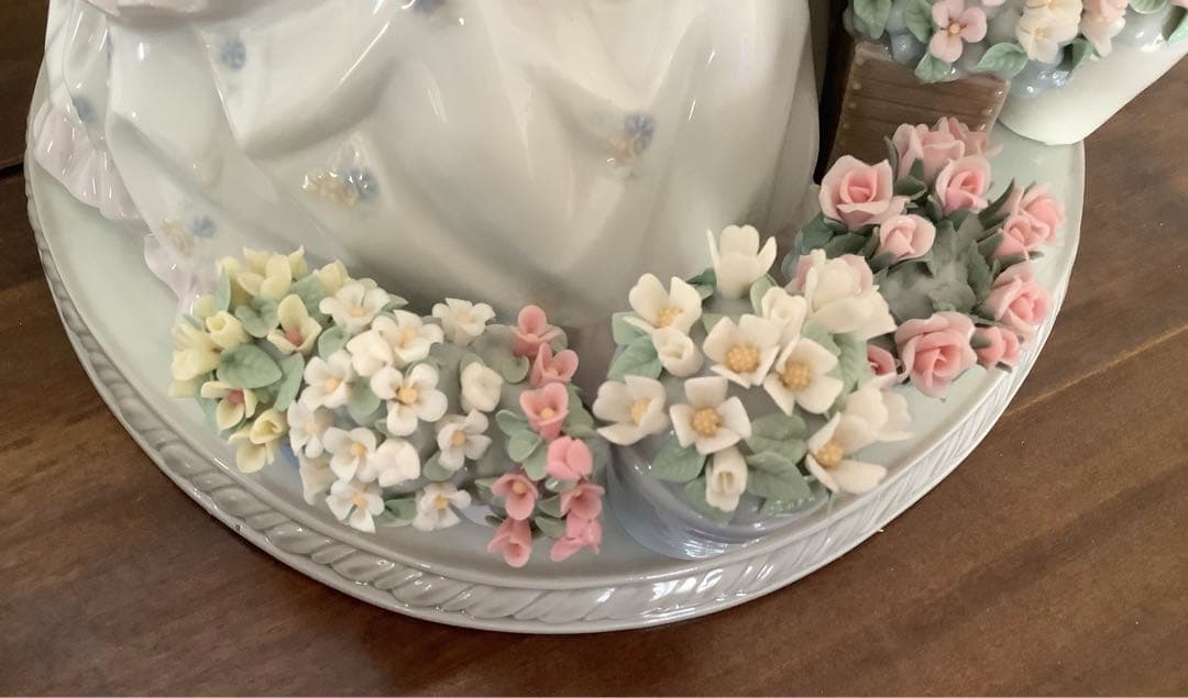 リヤドロ 花売りの姉妹 Vendiendo flores 5537 美品 - メルカリ