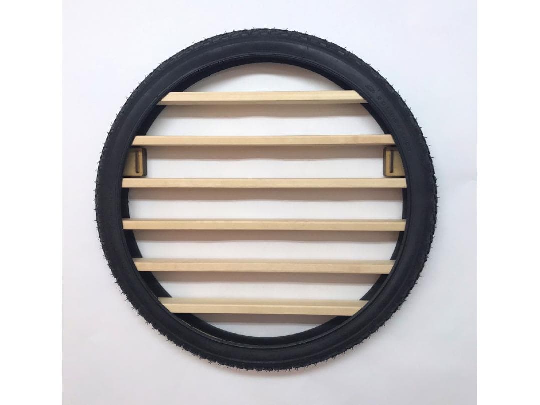 ウォールシェルフ　ディスプレイ　壁掛け　棚　自転車　タイヤ使用　ミニカー収納など