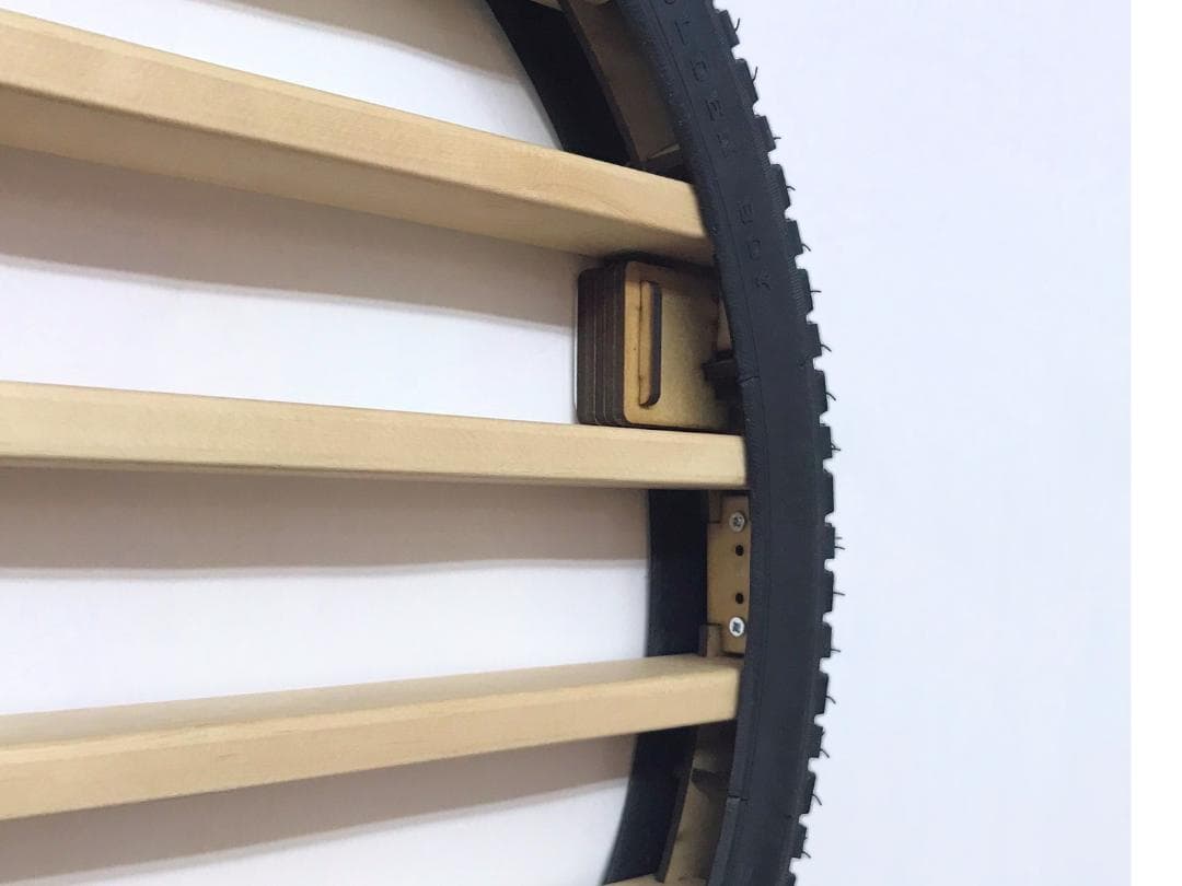 ウォールシェルフ　ディスプレイ　壁掛け　棚　自転車　タイヤ使用　ミニカー収納など