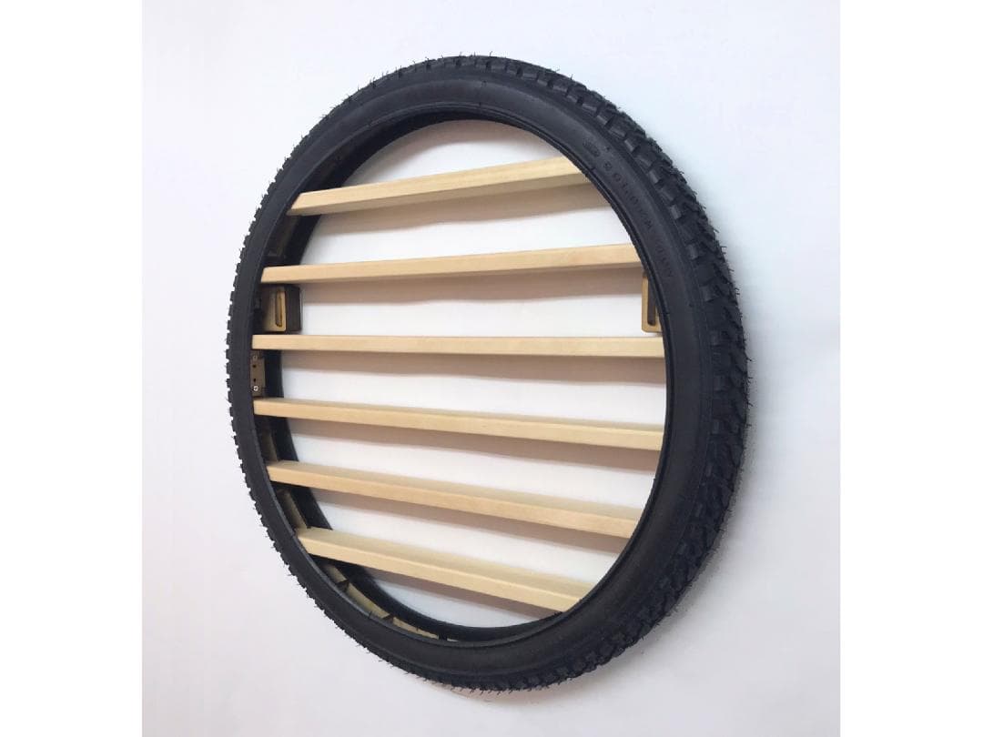 ウォールシェルフ　ディスプレイ　壁掛け　棚　自転車　タイヤ使用　ミニカー収納など