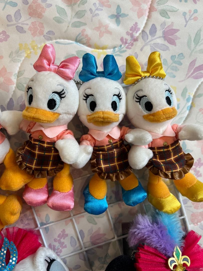 ドナルド デイジー スクルージ ヒューイデューイルーイ エイプリルメイ