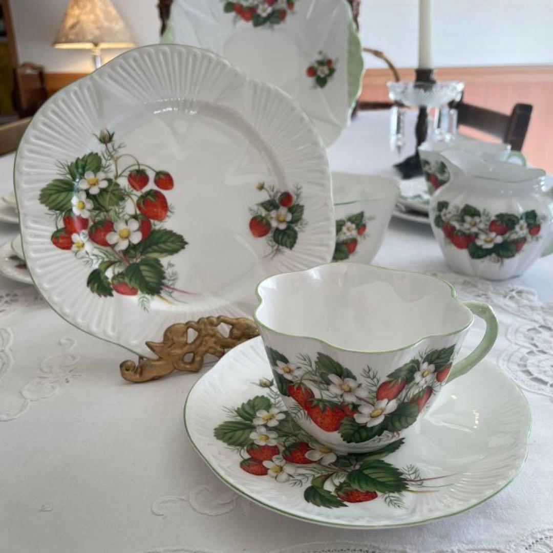 シェリー Shelley レア 希少 ストロベリー デインティシェイプのトリオ②