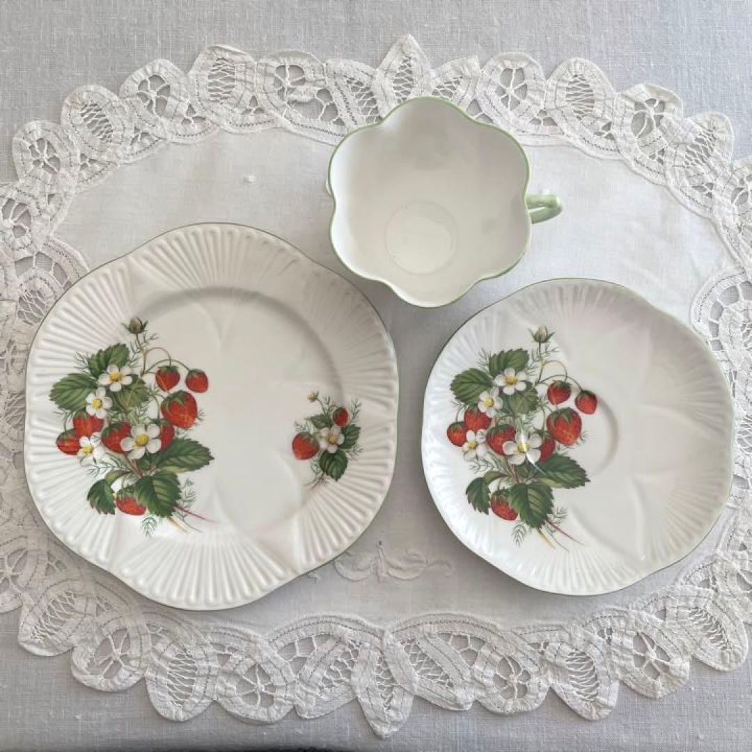 シェリー Shelley レア 希少 ストロベリー デインティシェイプのトリオ②