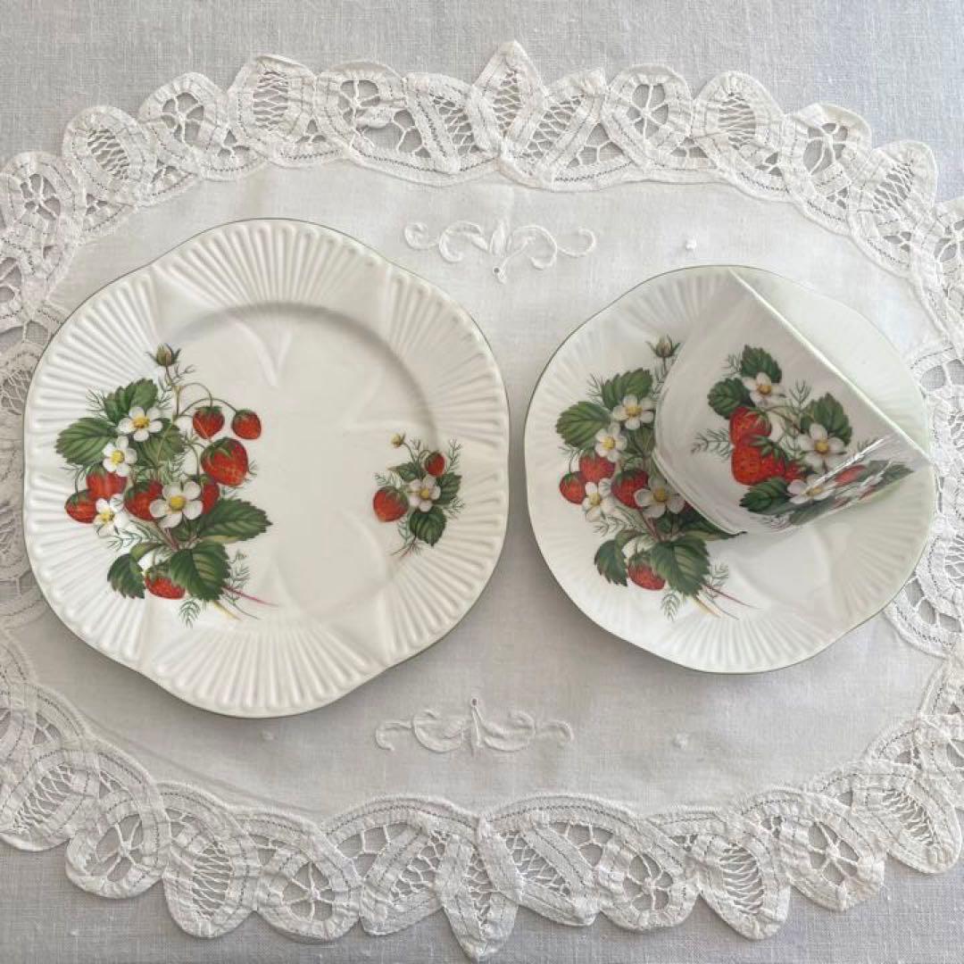 シェリー Shelley レア 希少 ストロベリー デインティシェイプのトリオ②