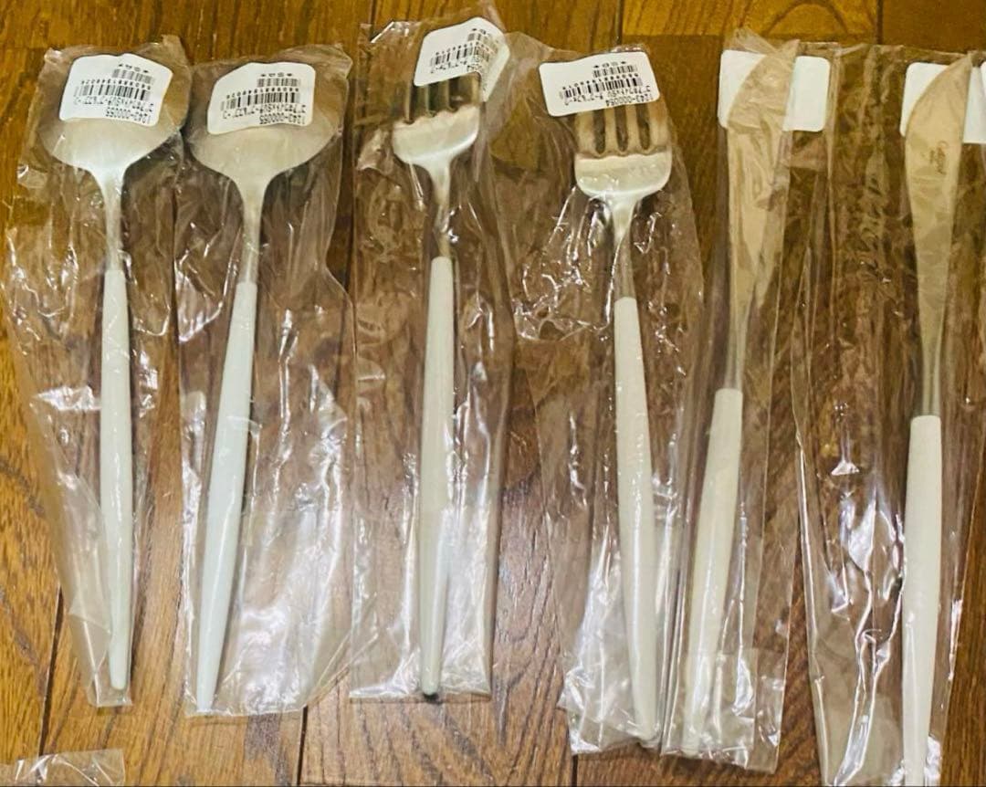 クチポール カトラリーセット　ホワイトxシルバー　ブラックxシルバー