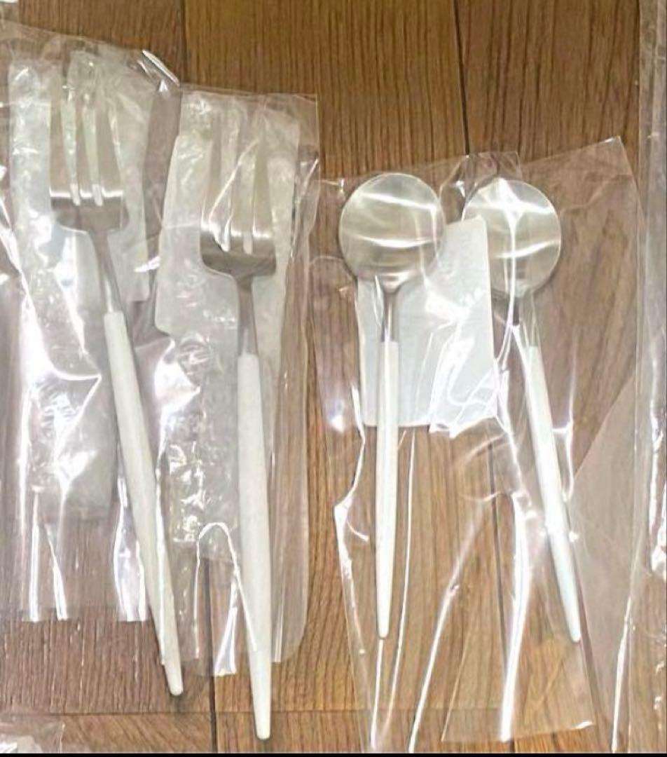 クチポール カトラリーセット　ホワイトxシルバー　ブラックxシルバー