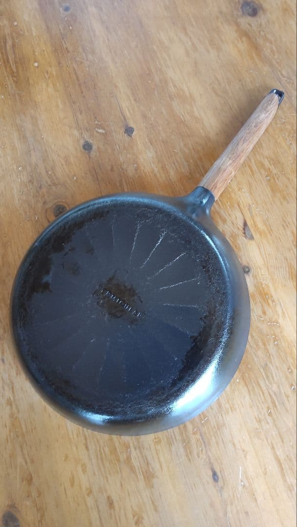 バーミキュラ　VERMICULAR 鋳鉄製フライパン 26cm 木製ハンドル