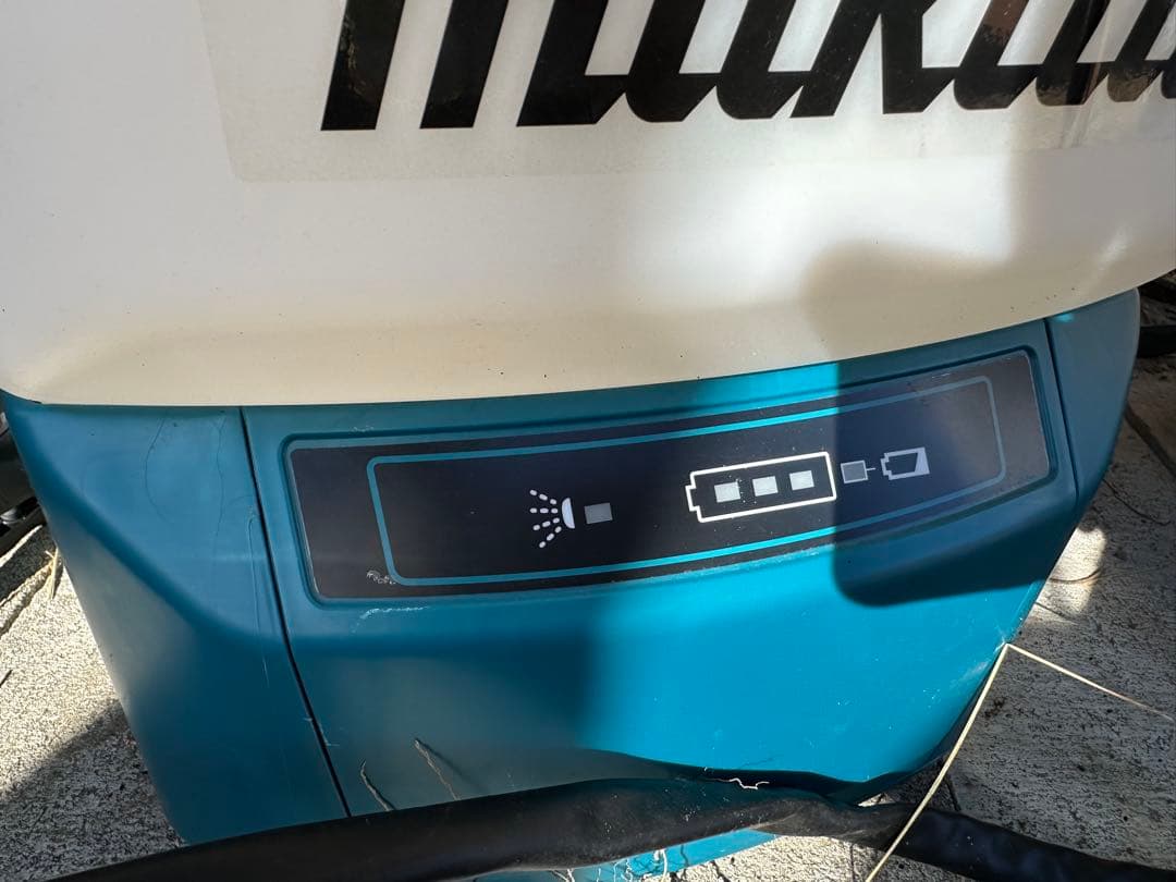 マキタ　噴霧器　充電式20L 18V