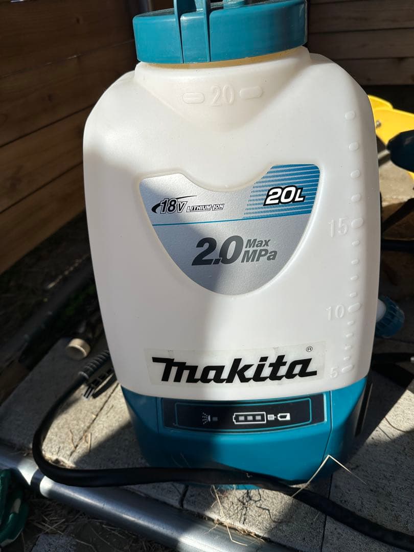 マキタ　噴霧器　充電式20L 18V