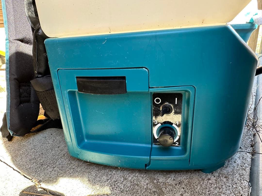 マキタ　噴霧器　充電式20L 18V