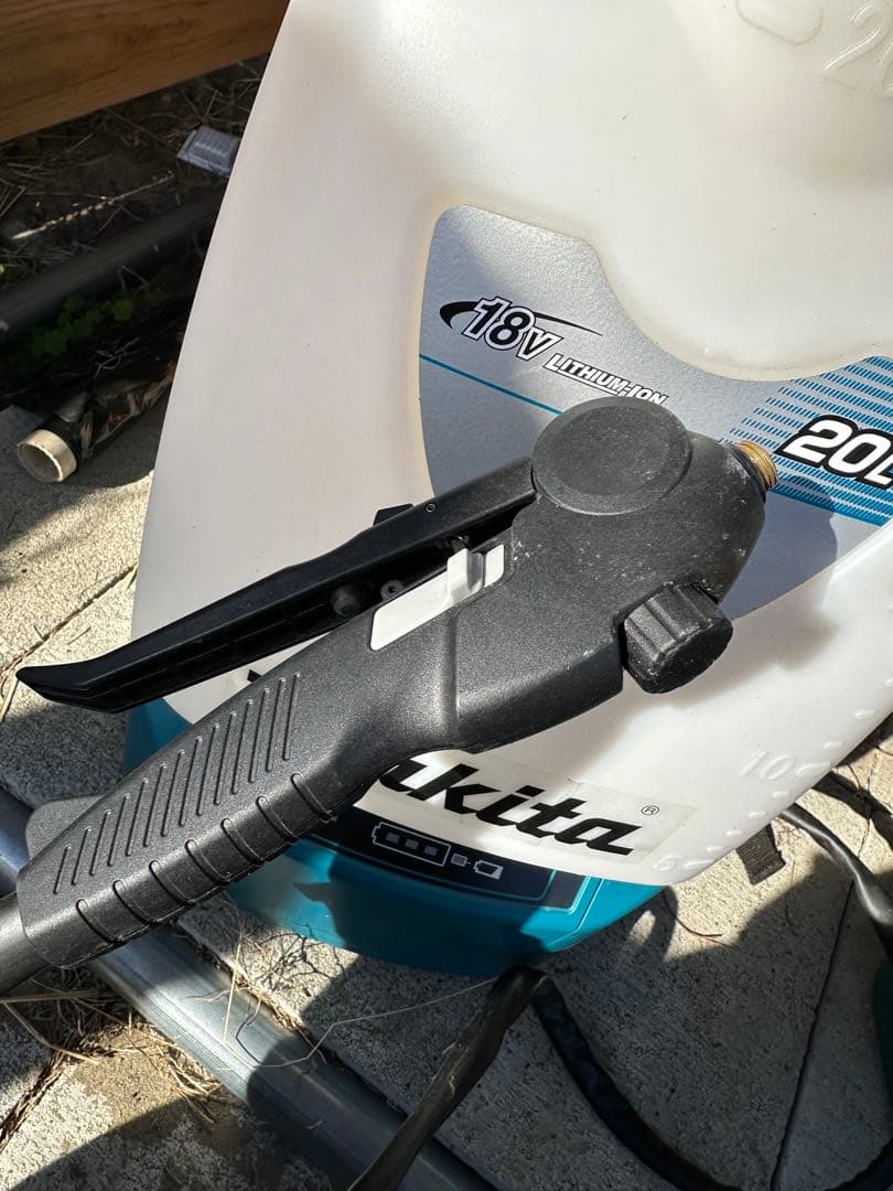 マキタ　噴霧器　充電式20L 18V