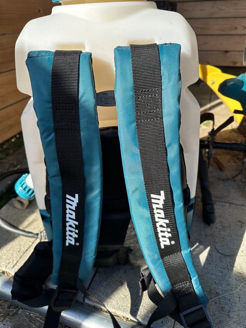 マキタ　噴霧器　充電式20L 18V