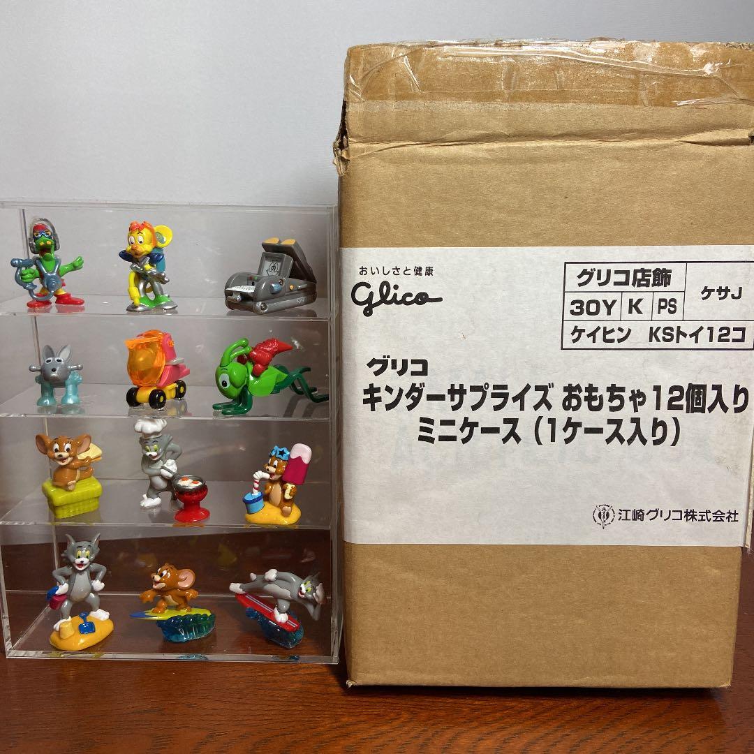 キンダーサプライズおもちゃ12個アクリルケース入り - メルカリ