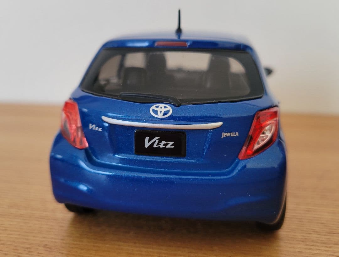 トヨタ ヴィッツ 1/24スケール ジュエラ カラーサンプル 非売品 - メルカリ