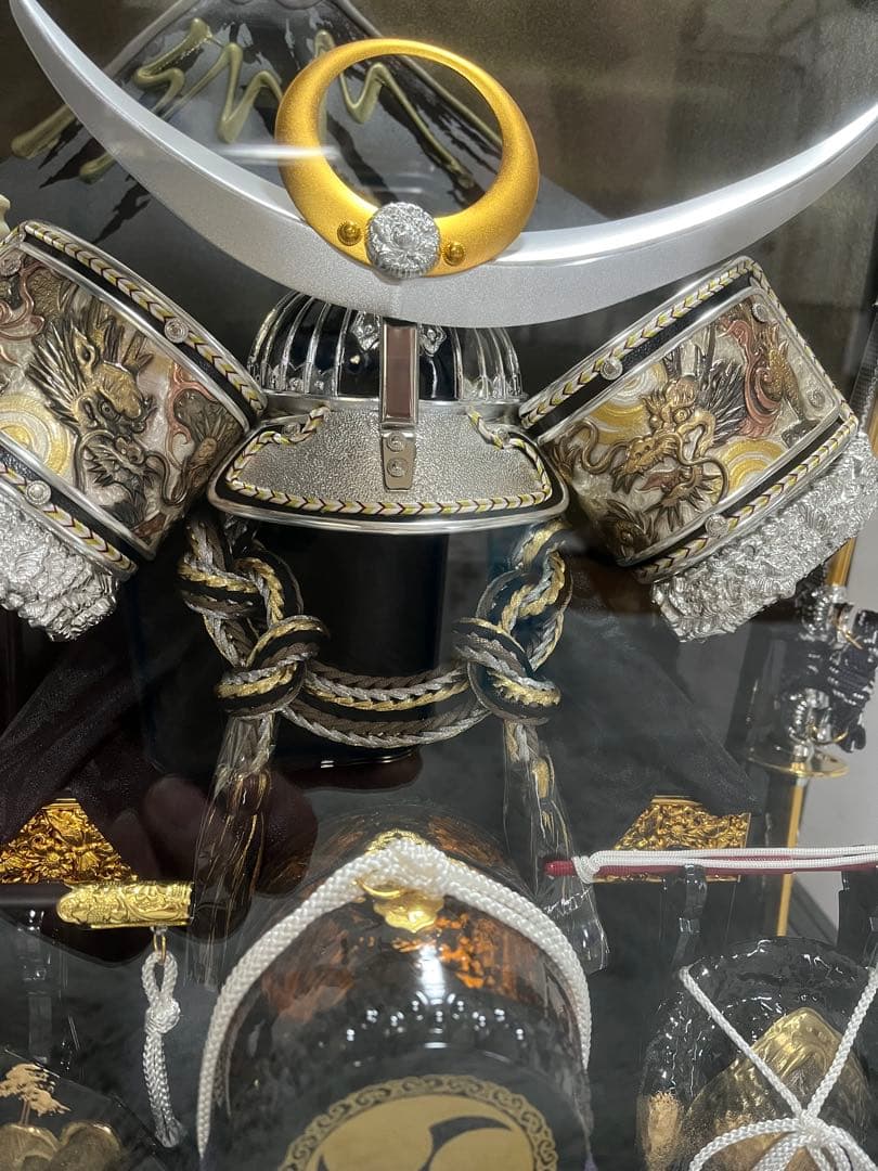 武具の飾り物 ガラスケース付き
