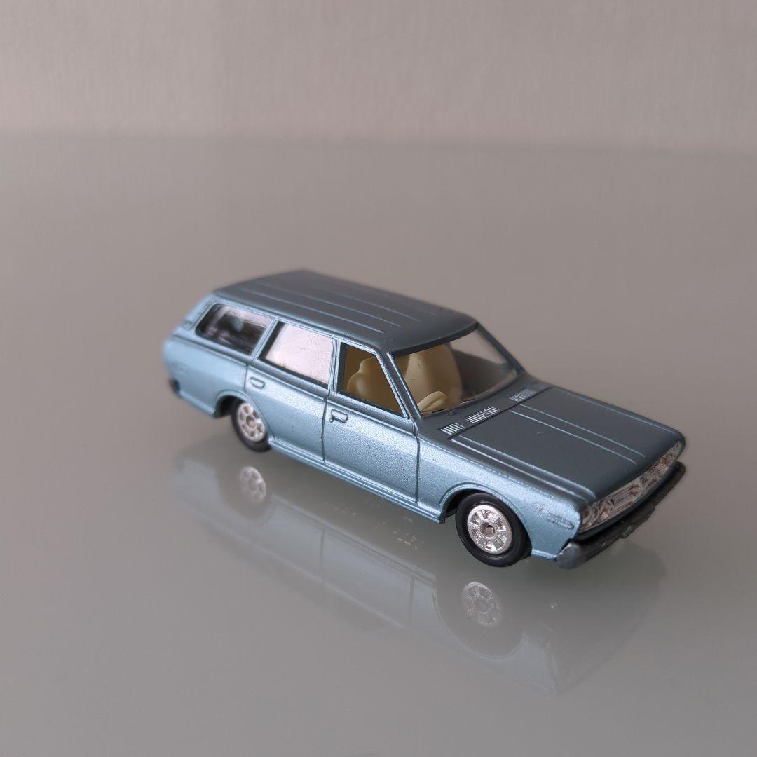 黒箱 トミカ ニッサンセドリック (サイドウインド開)色指定箱