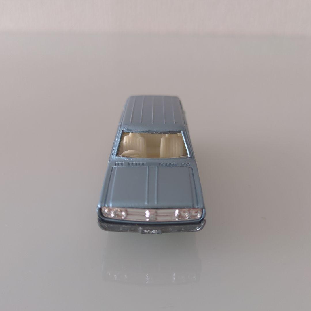黒箱 トミカ ニッサンセドリック (サイドウインド開)色指定箱