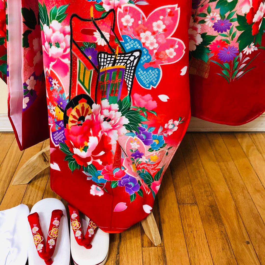 七五三七歳未使用着物‼️人気赤地暈し⭐︎御所車手毬花々煌びやか際立つ⭐︎安心フルセット