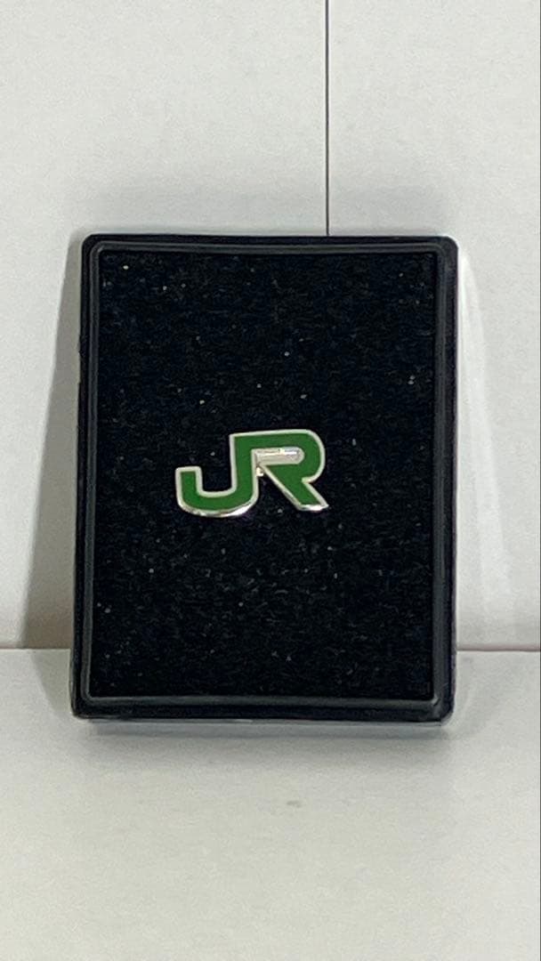 【新品】　JR 東日本　襟章　ネジタイプ　ピンバッジ 専用ケース付き