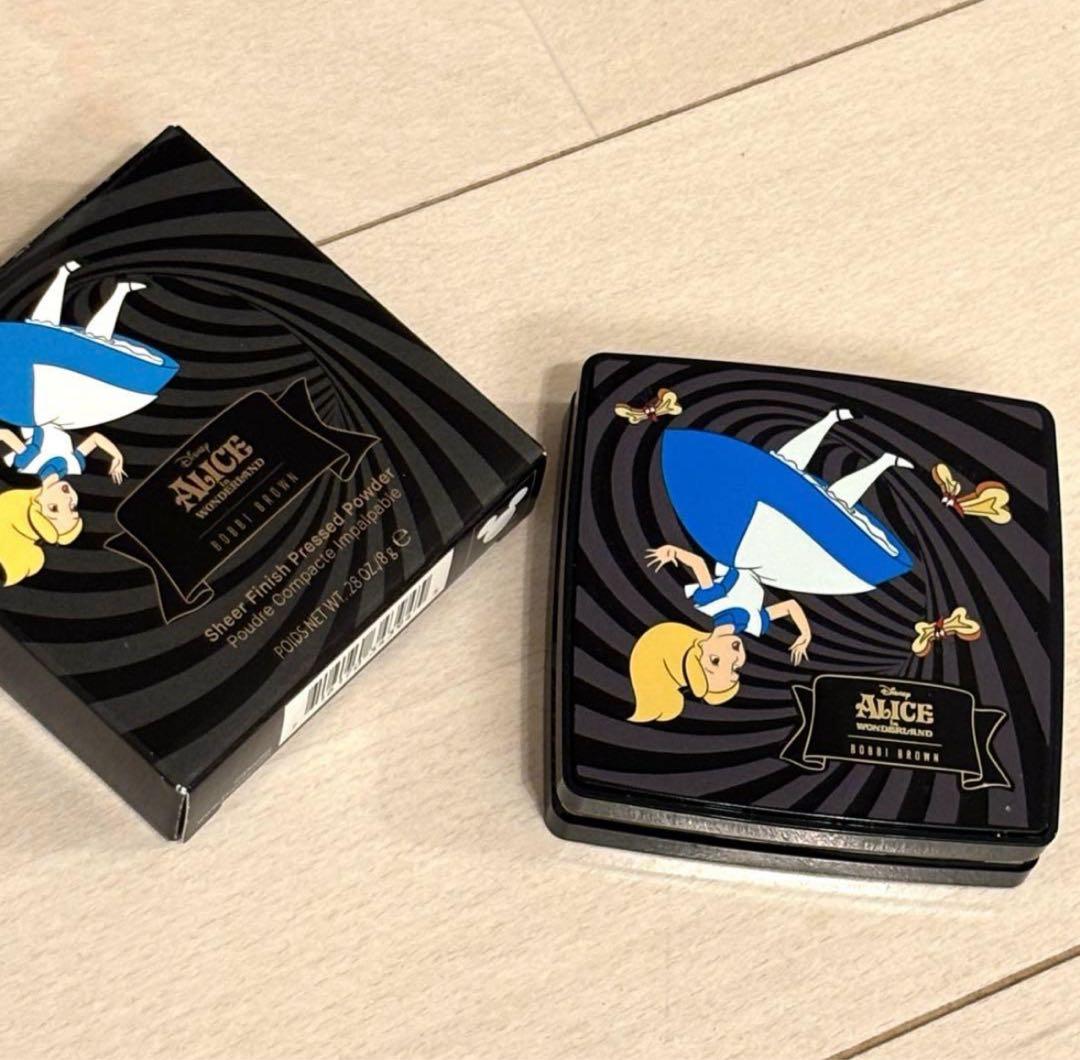 ボビイブラウン　シアーフィニッシュプレストパウダー　ソフトポーセリン