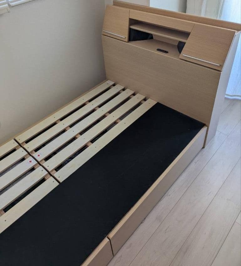 【直接引き渡し】シングルベッド　マットレス付き